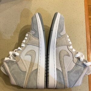 Women’s Nike - Air Jordan 1 Mid Se - Grey - Size 8